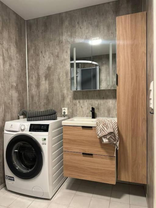Koselig Leilighet Naer Bussholdeplass Og Natur. Tromsø Dış mekan fotoğraf